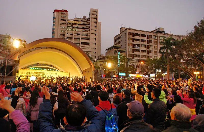 Rain Check or Green Light? The Real Risk Math on Booking Outdoor Events Early